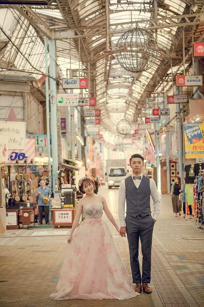 海外婚紗攝影,日本那霸拍婚紗,沖繩國際通街景旅拍,推薦視覺流感攝影-海外婚紗攝影|日本那霸|沖繩國際通街景