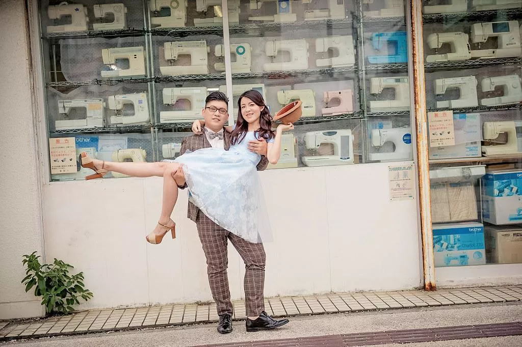 海外婚紗攝影,日本那霸拍婚紗,沖繩國際通街景旅拍,推薦視覺流感攝影-海外婚紗攝影|日本那霸|沖繩國際通街景
