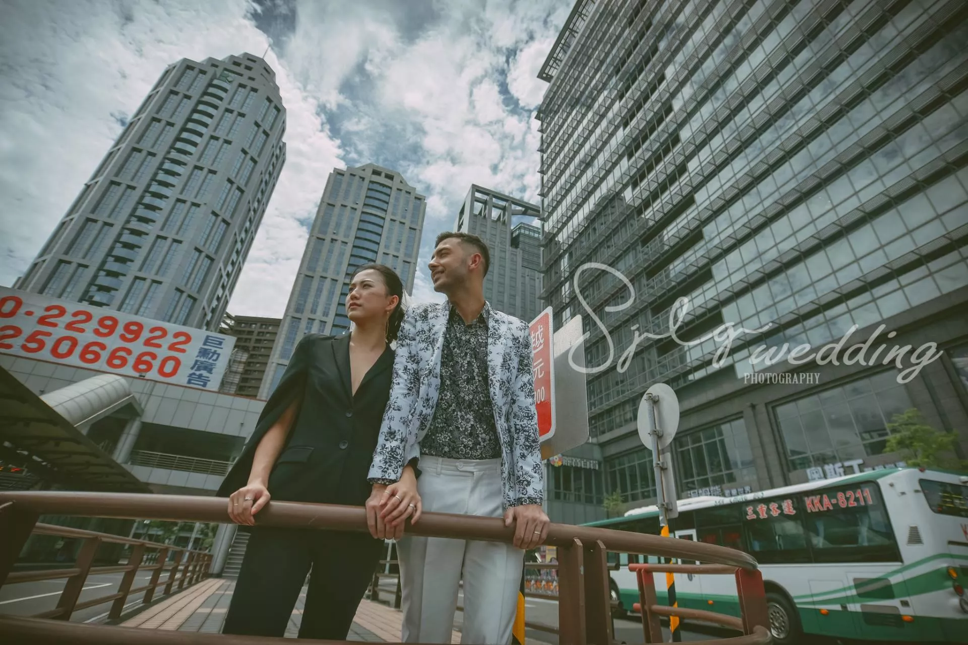 婚紗攝影景點推薦|板橋公車站麗寶百貨廣場|美式街拍-婚紗攝影景點推薦|板橋公車站麗寶百貨廣場|美式街拍