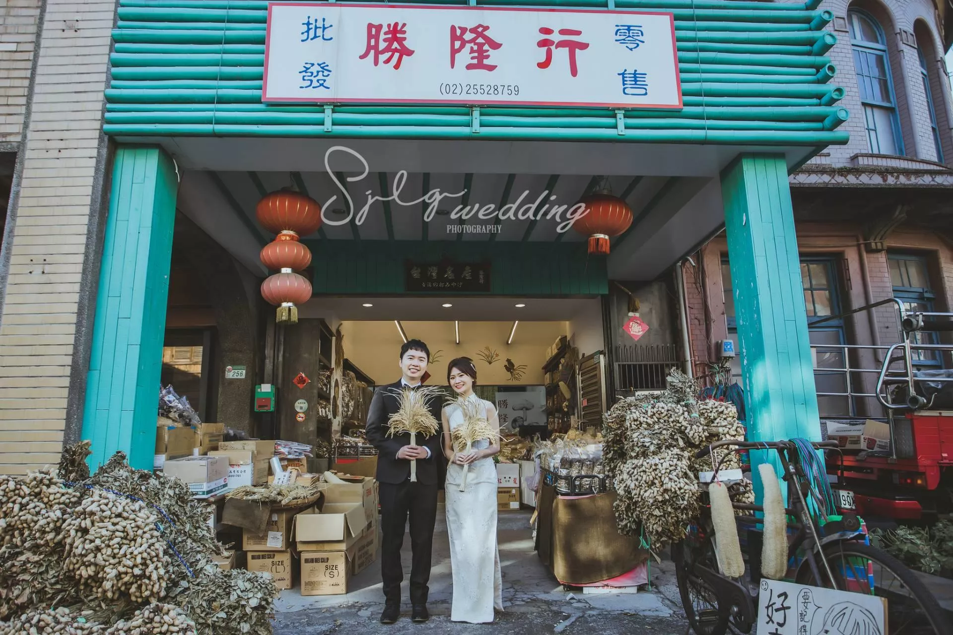 大稻埕迪化街年貨大街婚紗攝影-視覺流感sjlgwedding(48)-台北婚紗攝影|大稻埕|迪化街|年貨大街|視覺流感sjlgwedding
