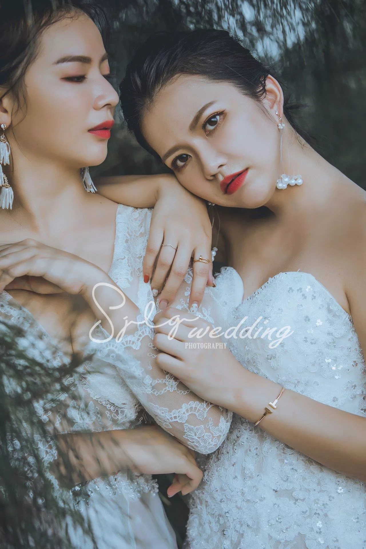 推薦中和視覺流感婚紗,閨蜜寫真婚紗,姊妹照-閨蜜寫真藝術婚紗|台北淡水市區海景拍攝|時尚韓風獨特