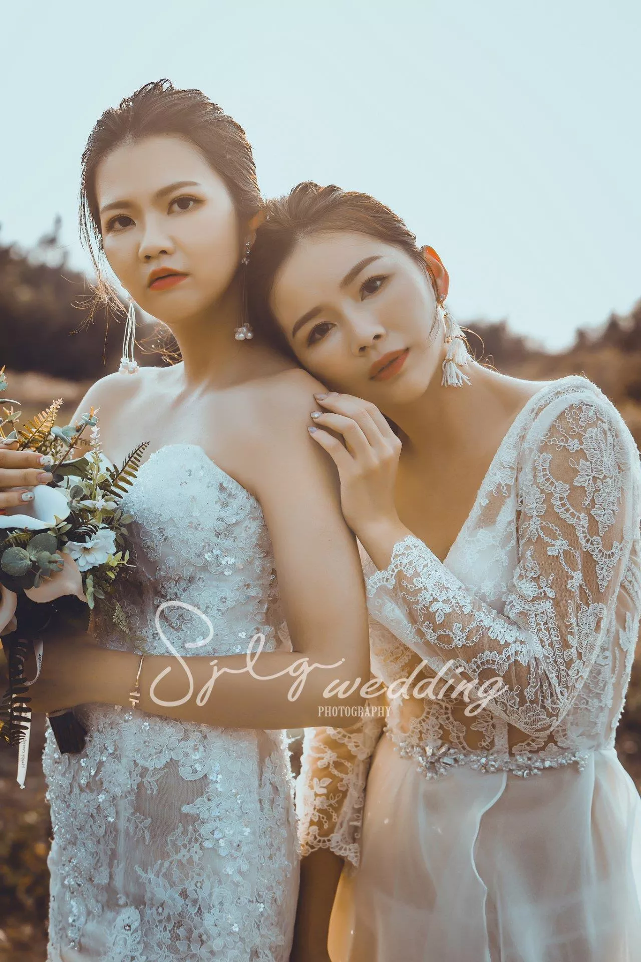 推薦中和視覺流感婚紗,閨蜜寫真婚紗,姊妹照-閨蜜寫真藝術婚紗|台北淡水市區海景拍攝|時尚韓風獨特