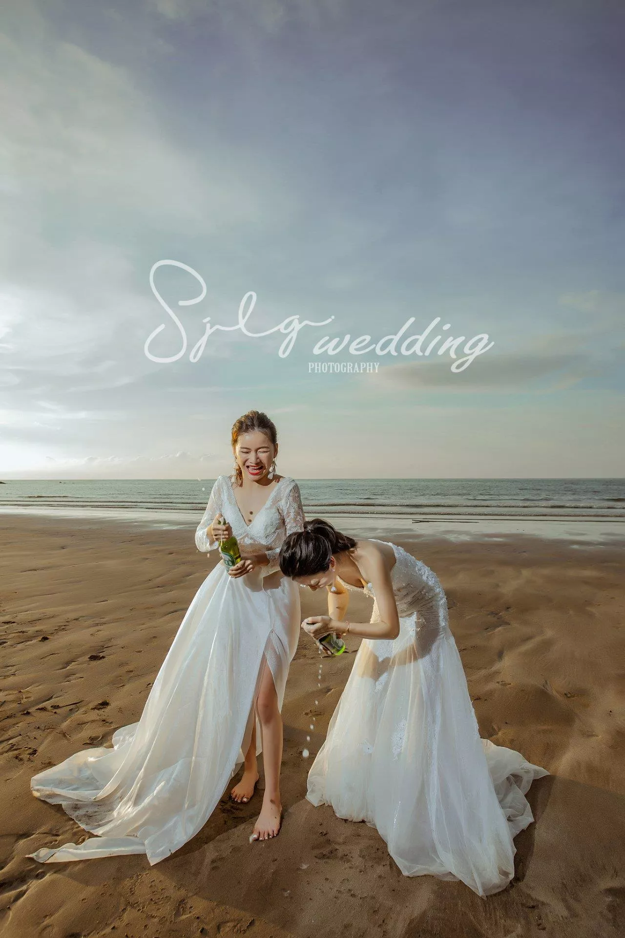推薦中和視覺流感婚紗,閨蜜寫真婚紗,姊妹照-閨蜜寫真藝術婚紗|台北淡水市區海景拍攝|時尚韓風獨特