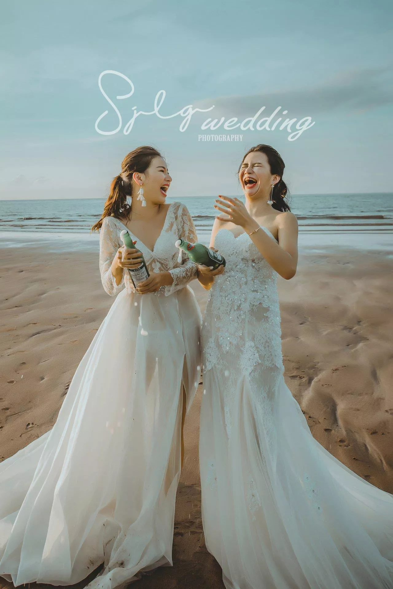 推薦中和視覺流感婚紗,閨蜜寫真婚紗,姊妹照-閨蜜寫真藝術婚紗|台北淡水市區海景拍攝|時尚韓風獨特