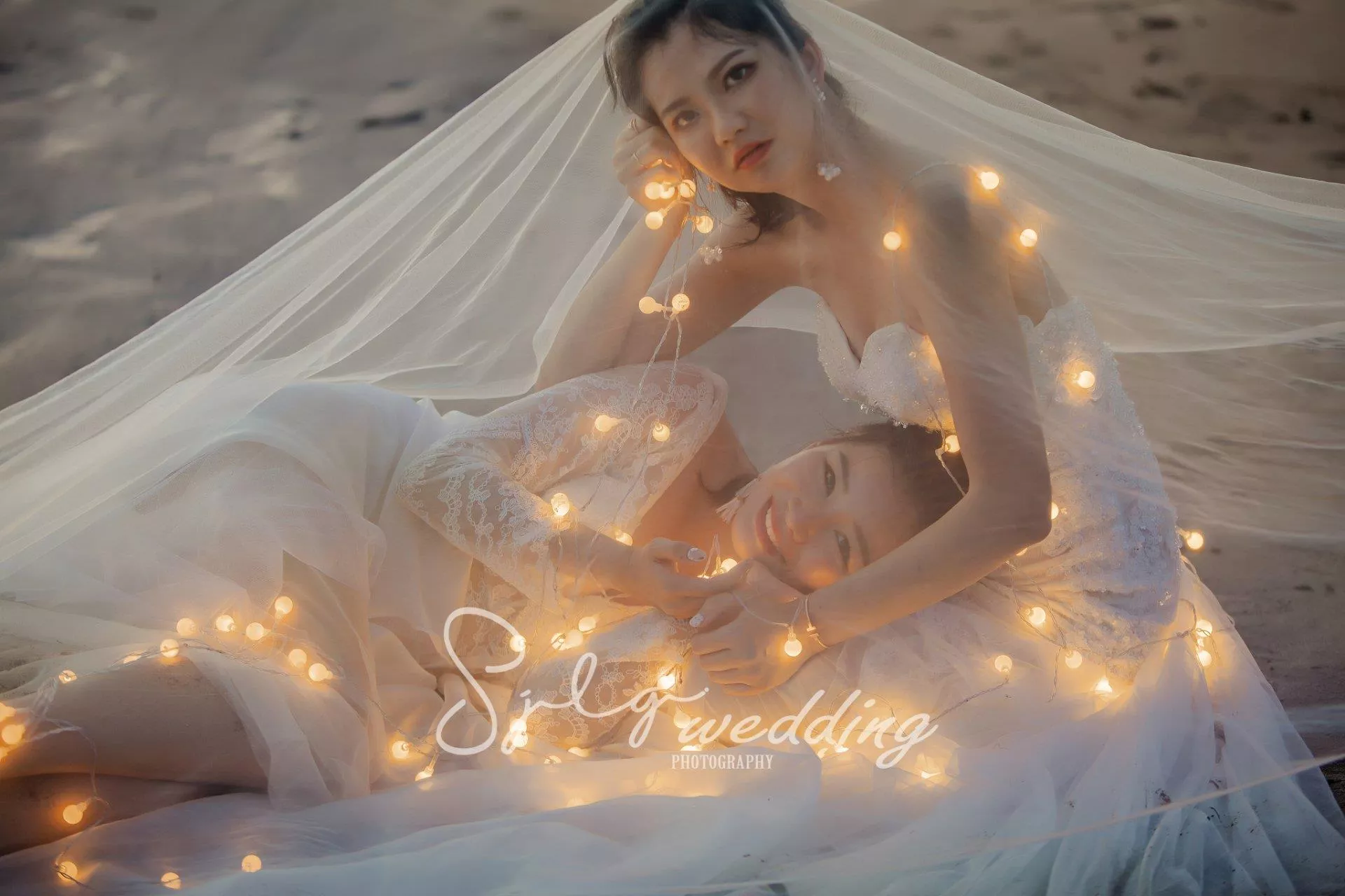 推薦中和視覺流感婚紗,閨蜜寫真婚紗,姊妹照-閨蜜寫真藝術婚紗|台北淡水市區海景拍攝|時尚韓風獨特