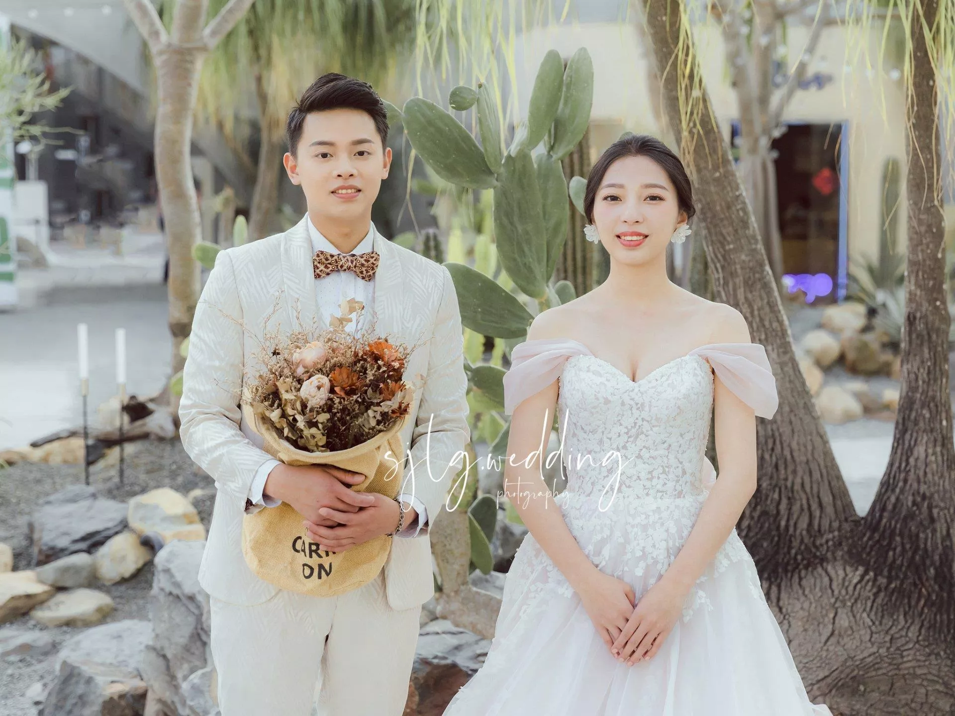 草悟道廣場台中拍婚紗景點旅拍文青風格又甜蜜(1)-#婚紗攝影,#手工禮服租借,#閨蜜寫真婚紗,#個人寫真藝術照,#巷子內攝影棚出租,#海外婚紗,#婚禮紀錄,#新娘秘書,#孕婦照孕婦寫真,#台北婚紗推薦,#板橋婚紗推薦,#中和婚紗推薦,#婚紗照價格,#婚紗包套,#草悟道廣場拍婚紗,#台中婚紗攝影景點